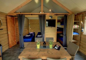 Cozy tentlodge with roofed terrace in a green area