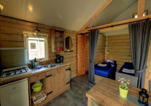 Cozy tentlodge with roofed terrace in a green area