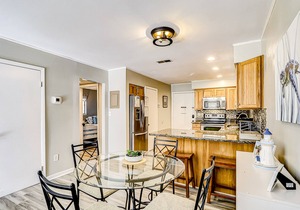 Cozy Third-Floor Condo w/Fast WiFi & Balcony plus Shared Pool, Hot Tub, Tennis