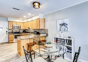 Cozy Third-Floor Condo w/Fast WiFi & Balcony plus Shared Pool, Hot Tub, Tennis