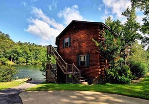 COZY UNIT #3 WATERFRONT LOG CABIN
