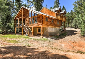 Cozy Utah Cabin with Deck and Fire Pit!