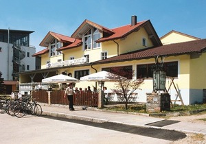 Cozy vacation home with balcony overlooking the Danube