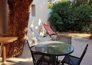 Cozy Villa with Terrace, 200m from Santa-Giulia Beach, A/C, Private Parking