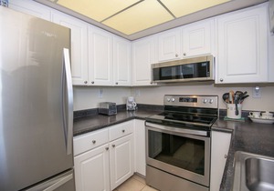 Cozy Waterfront Condo | Patio & Beach Access