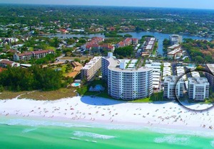 Crescent Beach - 2 Bedroom - Beachfront Condo Complex - Heated Pool
