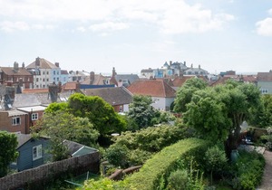 Crespigny House - sleeps 8 guests in 4 bedrooms
