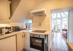 CROSS FELL VIEW, family friendly, character holiday cottage in Knock
