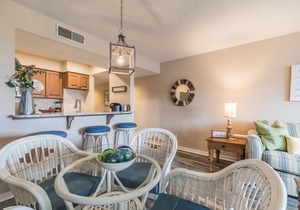 Crow's Nest On Harbor Island - Recently Updated!- One Bedroom on Third Floor
