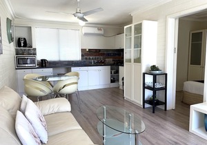 Cute and affordable park side accommodation