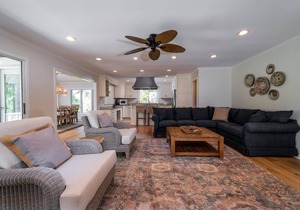 Cute Beach Cottage Sleeps 7! Pet Friendly! Amenity Cards Available!