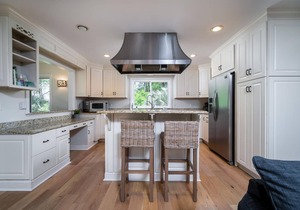 Cute Beach Cottage Sleeps 7! Pet Friendly! Amenity Cards Available!