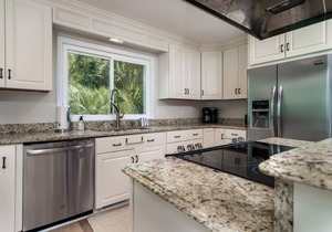 Cute Beach Cottage Sleeps 7! Pet Friendly! Amenity Cards Available!