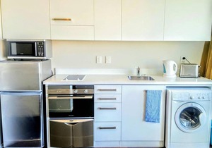 Cute CBD Apartment with AC and Amazing Views