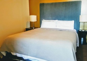 Cute CBD Apartment with AC and Amazing Views