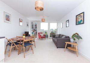 Cute & Colourful 2Bed w/Patio in Surrey Quays
