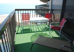Cute, cozy 2 bedroom oceanfront condo with free WiFi, a great ocean view, and awesome amenities including indoor/outdoor pools and a game room located uptown!