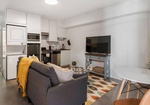 Cute Studio with Queen Bed, City Walkable!