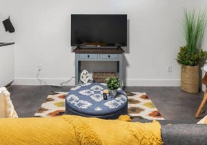 Cute Studio with Queen Bed, City Walkable!