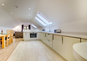 Cwm Hyfryd - Four Bedroom House, Sleeps 8