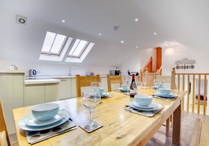 Cwm Hyfryd - Four Bedroom House, Sleeps 8
