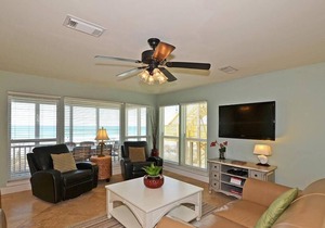 Daily Activities Included🚤🎣👙| PRIVATE BEACH, Spacious Beachfront Townhouse☀️⛱🌊