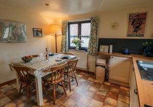 DAIRY HOUSE, pet friendly, with open fire in Newton-Upon-Rawcliffe