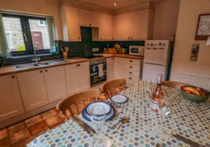 DAIRY HOUSE, pet friendly, with open fire in Newton-Upon-Rawcliffe