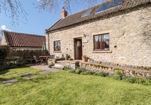DAIRY HOUSE, pet friendly, with open fire in Newton-Upon-Rawcliffe