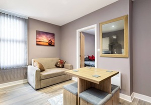 Darlington Centre Double Bed Spacious Apartment 4