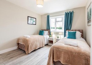 Dartford, Kent - Modern 2Bd 2Bath En-Suite Bungalow M25 Bluewater