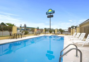 Days Inn by Wyndham Alma