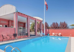 Days Inn by Wyndham Burns
