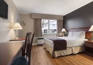 Days Inn by Wyndham Brockville