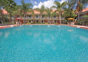 Days Inn by Wyndham Cocoa Cruiseport West At I-95 524
