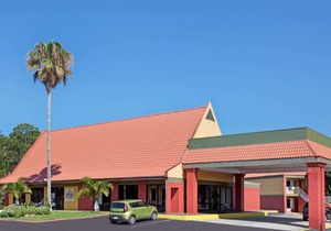 Days Inn by Wyndham Cocoa Cruiseport West At I-95 524