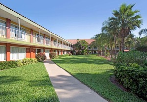 Days Inn by Wyndham Cocoa Cruiseport West At I-95 524