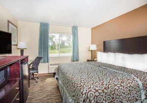 Days Inn by Wyndham Evansdale Waterloo
