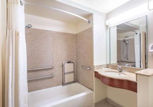 Days Inn by Wyndham Iselin Woodbridge