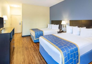 Days Inn by Wyndham Macon I-75 North