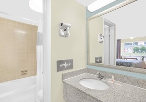 Days Inn by Wyndham Ruther Glen Kings Dominion Area