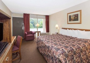 Days Inn by Wyndham Dubuque
