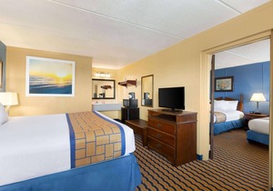 Days Inn & Suites by Wyndham Fort Bragg/Cross Creek Mall