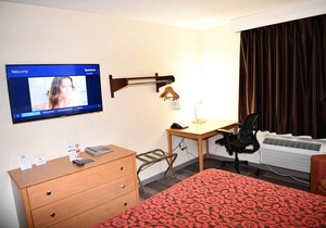 Days Inn & Suites by Wyndham Kaukauna WI