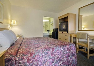 Days Inn & Suites by Wyndham Mobile