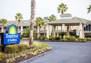 Days Inn & Suites by Wyndham Jekyll Island