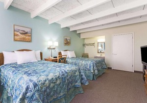 Days Inn & Suites by Wyndham Jekyll Island