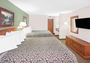 Days Inn & Suites by Wyndham Brinkley