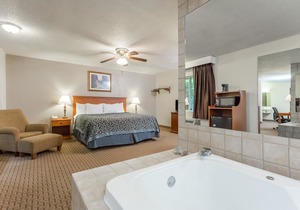 Days Inn & Suites by Wyndham Kaukauna WI