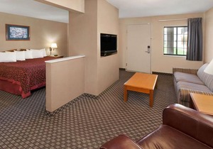 Days Inn & Suites by Wyndham Kokomo